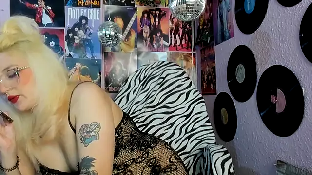 Snapshot of Avril_Maria chatting on May 30, 6:16 pm Avril Maria online show from May 30, 6:16 pm