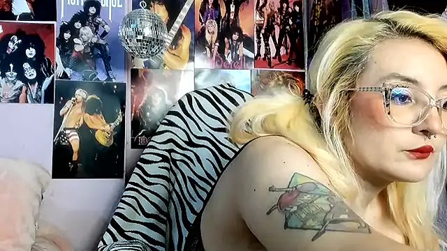 Avril Maria online show from June 21, 6:32 pm