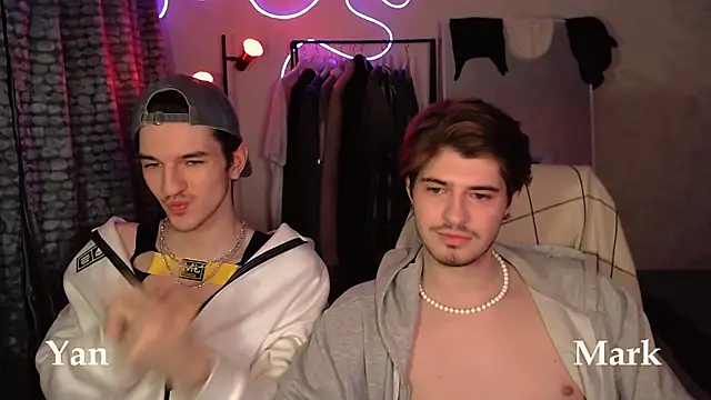 Snapshot of itsyanbb chatting on November 8, 3:45 pm itsyanbb online show from November 8, 3:45 pm