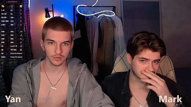 Snapshot of itsyanbb chatting on November 22, 8:19 pm itsyanbb online show from November 22, 8:19 pm