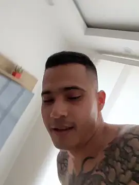 Snapshot of AndrewGmz chatting on October 10, 6:18 pm AndrewGmz online show from October 10, 6:18 pm