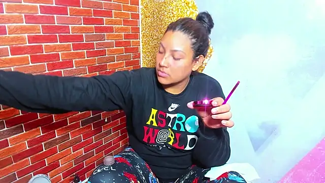 Snapshot of sweet_sexy_bitch42 chatting on October 25, 3:25 am sweet sexy bitch42 online show from October 25, 3:25 am