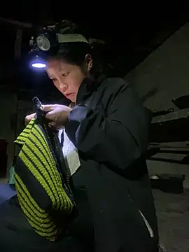 Snapshot of O_o_UwU_o_O chatting on November 27, 1:57 pm O o UwU o O online show from November 27, 1:57 pm