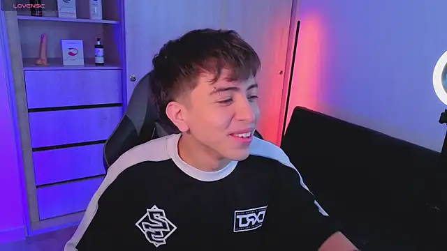 onlinenico online show from October 22, 8:08 pm