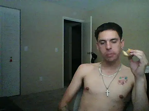 Snapshot of latinosatiro94 chatting on September 11, 8:25 am latinosatiro94 online show from September 11, 8:25 am