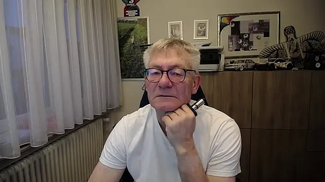 Snapshot of randyandy67 chatting on October 25, 6:10 am randyandy67 online show from October 25, 6:10 am