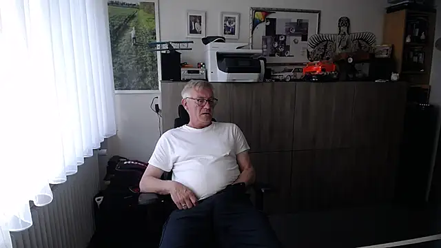 Snapshot of randyandy67 chatting on June 22, 7:16 am randyandy67 online show from June 22, 7:16 am