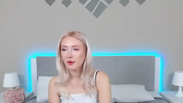 Snapshot of MarianeSun chatting on September 17, 4:03 am MarianeSun online show from September 17, 4:03 am