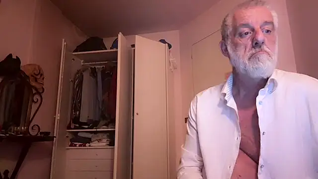 Snapshot of Pigna16PSRN chatting on May 22, 9:31 pm Pigna16PSRN online show from May 22, 9:31 pm