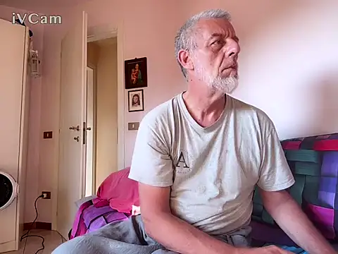 Snapshot of Pigna16PSRN chatting on May 29, 4:05 pm Pigna16PSRN online show from May 29, 4:05 pm