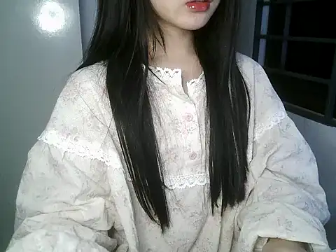 Snapshot of Annabelle-e chatting on December 14, 7:51 pm Annabelle-e online show from December 14, 7:51 pm