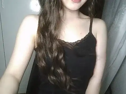 Snapshot of Annabelle-e chatting on May 17, 7:32 pm Annabelle-e online show from May 17, 7:32 pm
