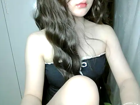 Snapshot of Annabelle-e chatting on May 28, 7:44 pm Annabelle-e online show from May 28, 7:44 pm
