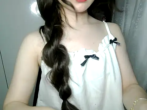 Snapshot of Annabelle-e chatting on May 31, 7:04 pm Annabelle-e online show from May 31, 7:04 pm