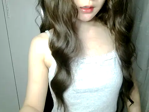 Snapshot of Annabelle-e chatting on June 1, 5:25 pm Annabelle-e online show from June 1, 5:25 pm