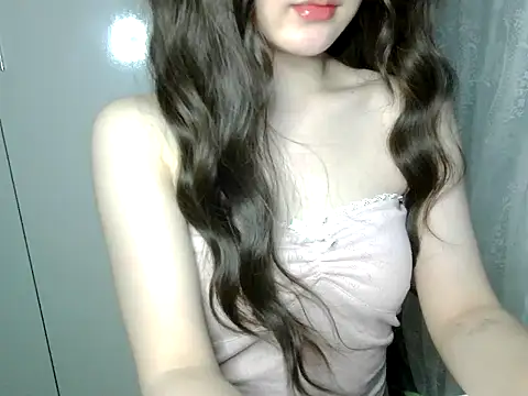 Snapshot of Annabelle-e chatting on June 7, 6:55 pm Annabelle-e online show from June 7, 6:55 pm