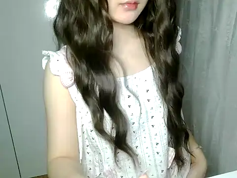Snapshot of Annabelle-e chatting on July 19, 8:56 pm Annabelle-e online show from July 19, 8:56 pm