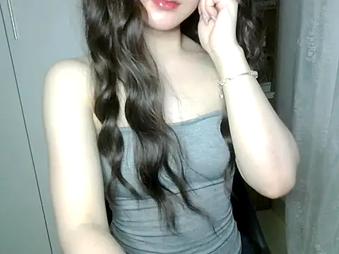 Snapshot of Annabelle-e chatting on July 28, 6:20 pm Annabelle-e online show from July 28, 6:20 pm
