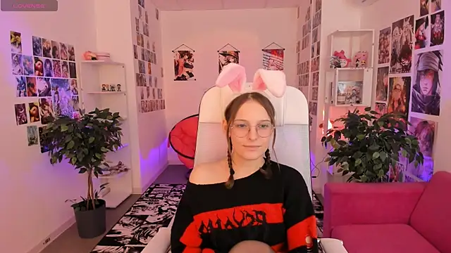 JenniferKiim online show from November 6, 8:15 am