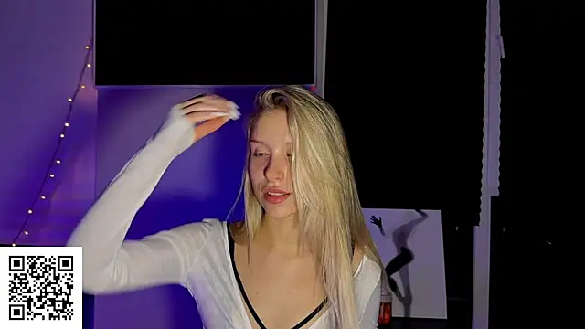 Snapshot of ElysiaXo chatting on November 16, 11:21 pm ElysiaXo online show from November 16, 11:21 pm