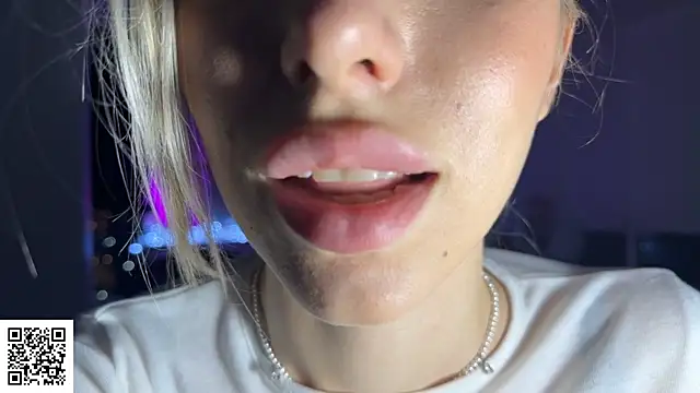 Snapshot of ElysiaXo chatting on November 27, 11:18 pm ElysiaXo online show from November 27, 11:18 pm