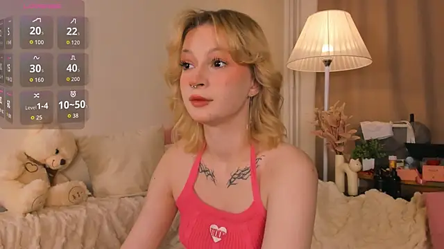 Snapshot of EfieFrye chatting on October 23, 3:33 pm EfieFrye online show from October 23, 3:33 pm