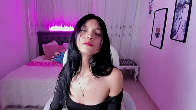 Snapshot of Mia_Clay1 chatting on November 15, 8:05 pm Mia Clay1 online show from November 15, 8:05 pm