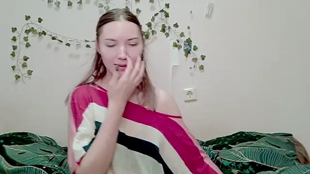  kikiclark   online show from December 3, 11:52 am