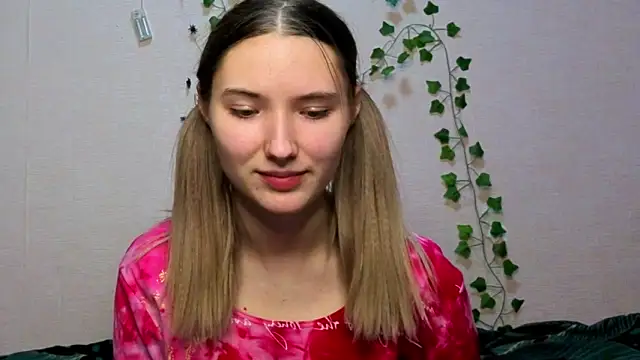  kikiclark   online show from December 14, 7:18 pm