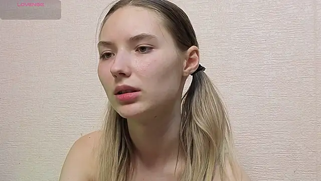 Snapshot of _kikiclark__ chatting on May 24, 8:14 pm kikiclark online show from May 24, 8:14 pm