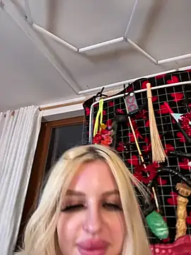 Snapshot of Steffi_Snowbunny chatting on May 6, 10:15 pm Steffi Snowbunny online show from May 6, 10:15 pm