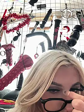 Steffi Snowbunny online show from August 2, 12:36 pm