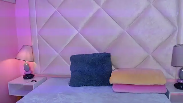 Miaa Smithh   online show from October 29, 12:29 pm