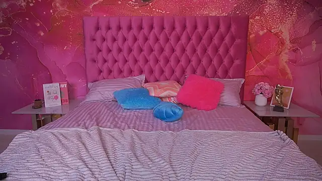 Snapshot of KamillaVibes chatting on September 21, 7:48 pm KamillaVibes online show from September 21, 7:48 pm