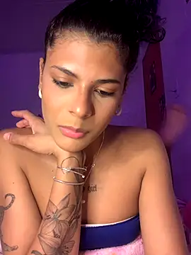 Snapshot of luluzinhax chatting on November 9, 7:12 pm luluzinhax online show from November 9, 7:12 pm