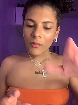 Snapshot of luluzinhax chatting on November 13, 4:55 am luluzinhax online show from November 13, 4:55 am