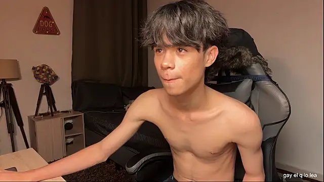 Snapshot of OopsAgain_ chatting on February 24, 11:25 pm OopsAgain online show from February 24, 11:25 pm