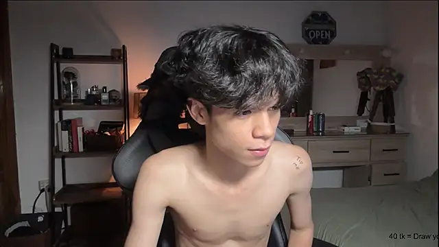 Snapshot of OopsAgain_ chatting on March 13, 2:40 am OopsAgain online show from March 13, 2:40 am