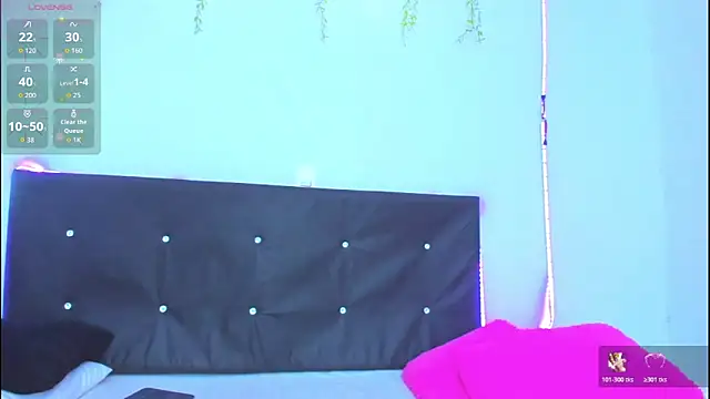 Danaa moore  online show from May 1, 11:31 pm