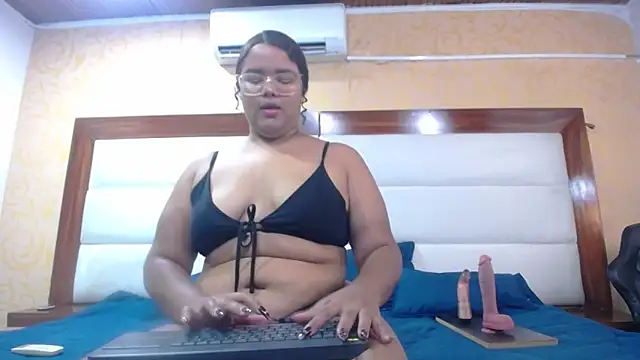 Snapshot of NicolBonnie chatting on September 25, 8:01 pm NicolBonnie online show from September 25, 8:01 pm