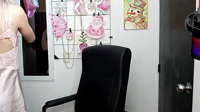 Snapshot of Andy_Roses chatting on November 18, 10:36 pm Andy Roses online show from November 18, 10:36 pm