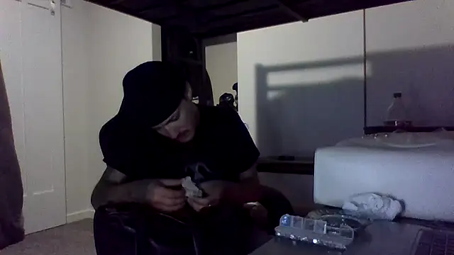 Snapshot of Jbenz420 chatting on June 14, 9:39 pm Jbenz420 online show from June 14, 9:39 pm