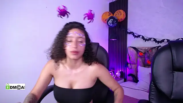 Snapshot of alondraandsweet1 chatting on October 31, 2:18 pm alondraandsweet1 online show from October 31, 2:18 pm