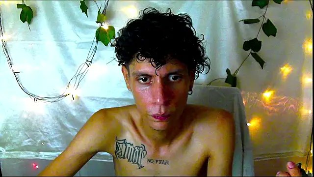 Snapshot of Crxxxsh chatting on September 18, 8:22 pm Crxxxsh online show from September 18, 8:22 pm