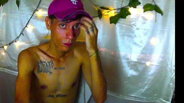 Snapshot of Crxxxsh chatting on September 20, 7:15 pm Crxxxsh online show from September 20, 7:15 pm