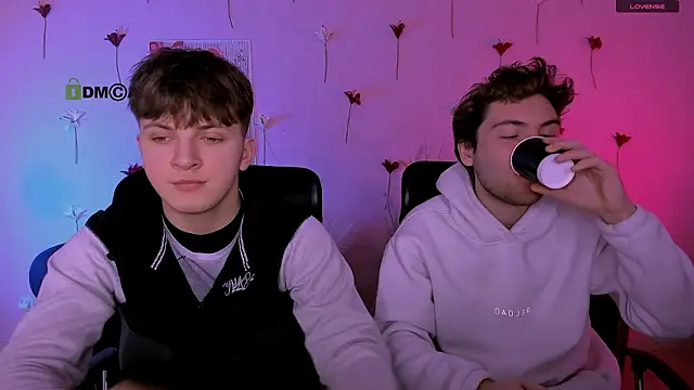 travis wolf  online show from February 22, 10:03 am