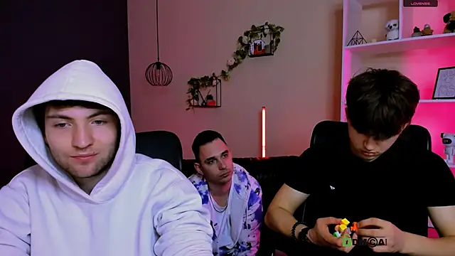 travis wolf  online show from March 15, 9:59 am