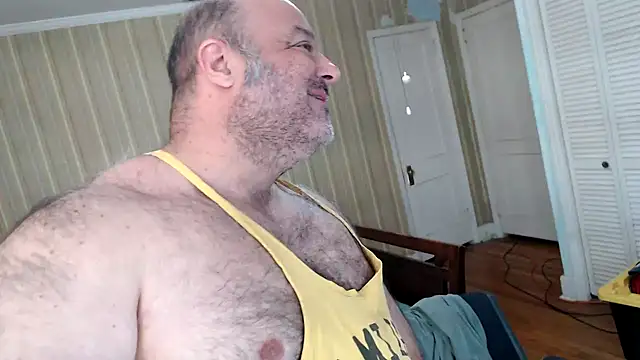 Snapshot of bullmusclejoe chatting on May 27, 3:31 pm bullmusclejoe online show from May 27, 3:31 pm