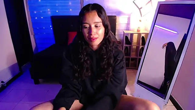 Snapshot of _Mia_Evans_1 chatting on November 8, 7:45 pm Mia Evans 1 online show from November 8, 7:45 pm