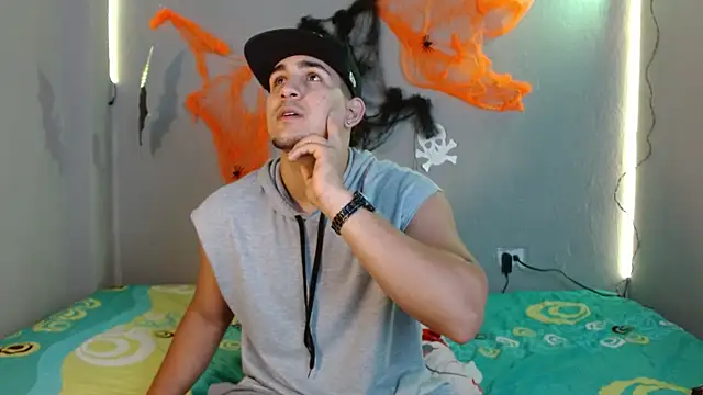 Snapshot of massimo_vidal_ chatting on October 27, 2:54 pm massimo vidal online show from October 27, 2:54 pm